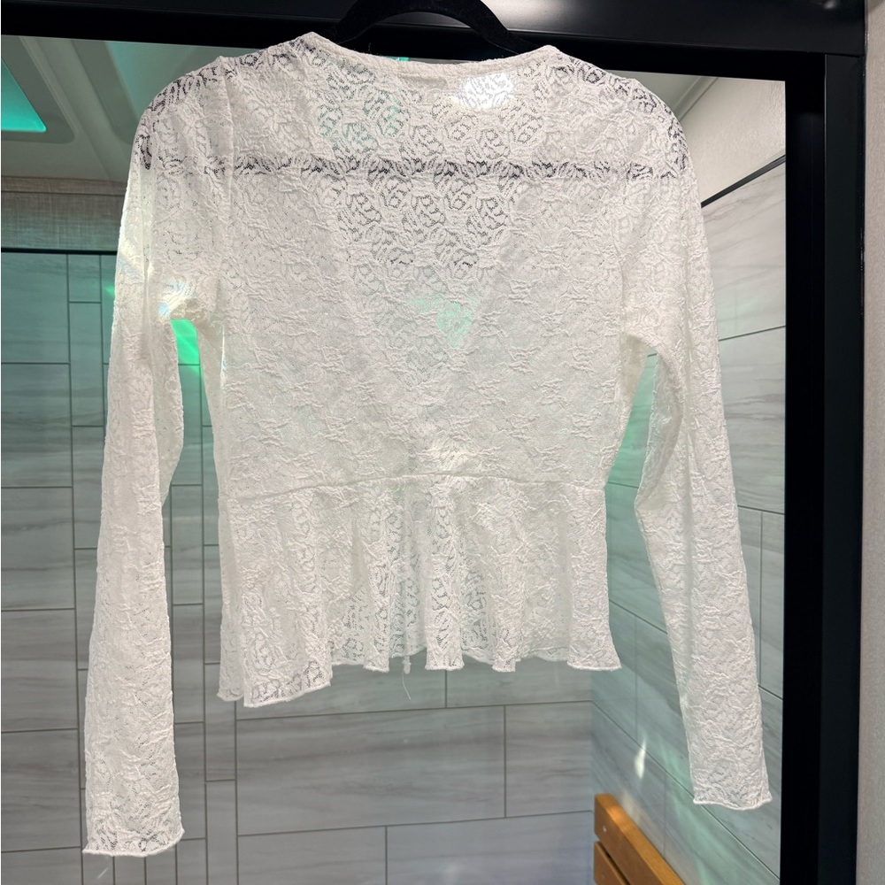 Elegant White Lace Women’s Top - Picture 2 of 4